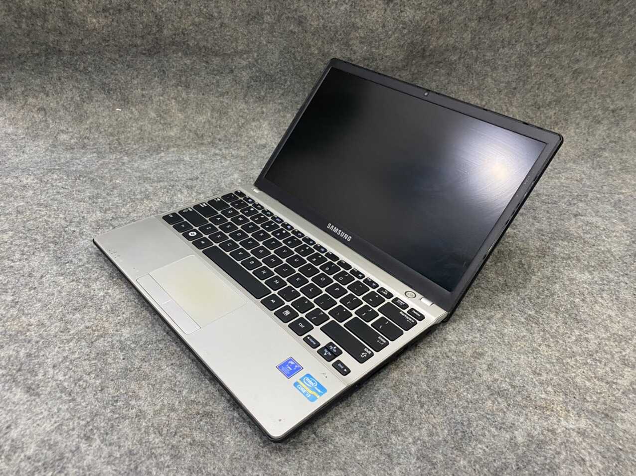 Laptop-cu-samsung-mong-dep-gia-re-cho-hoc-sinh-doanh-nhan-van-phong-1