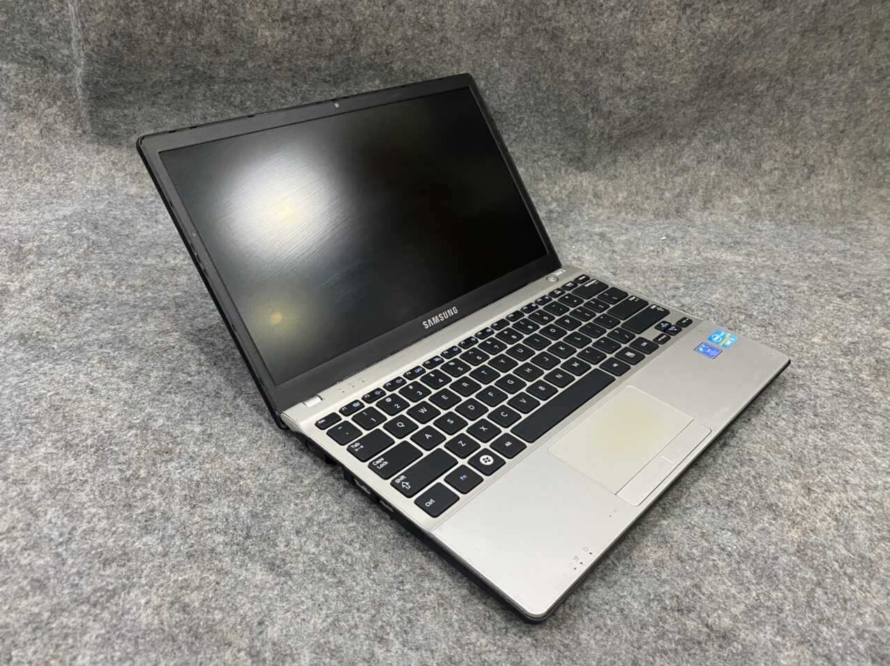 Laptop-cu-samsung-mong-dep-gia-re-cho-hoc-sinh-doanh-nhan-van-phong-7