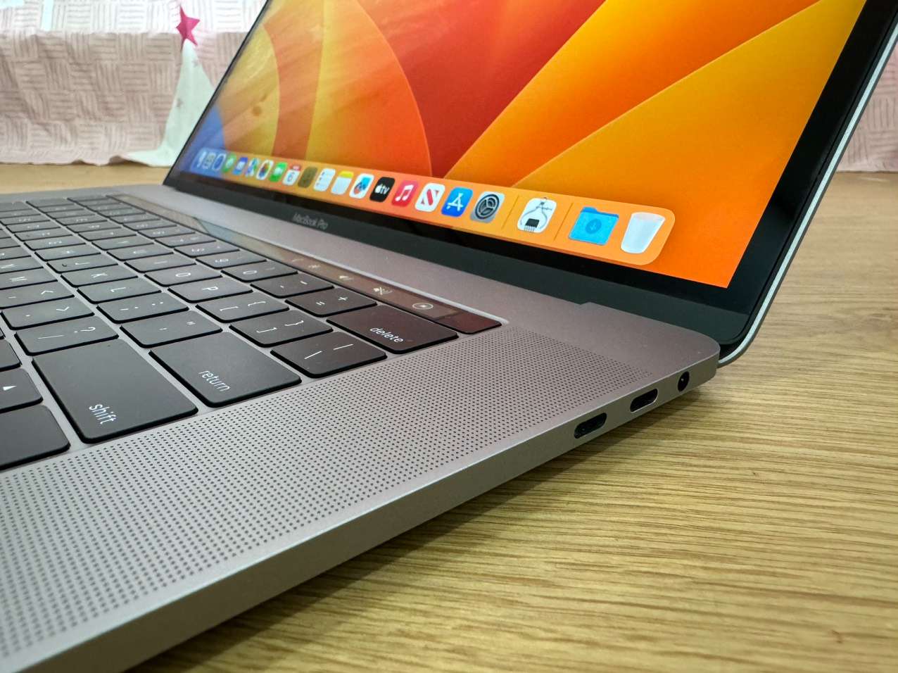Macbook-pro-15-inch-2017-core-i7-ram-16gb-ssd-500gb-vga-like-new-7