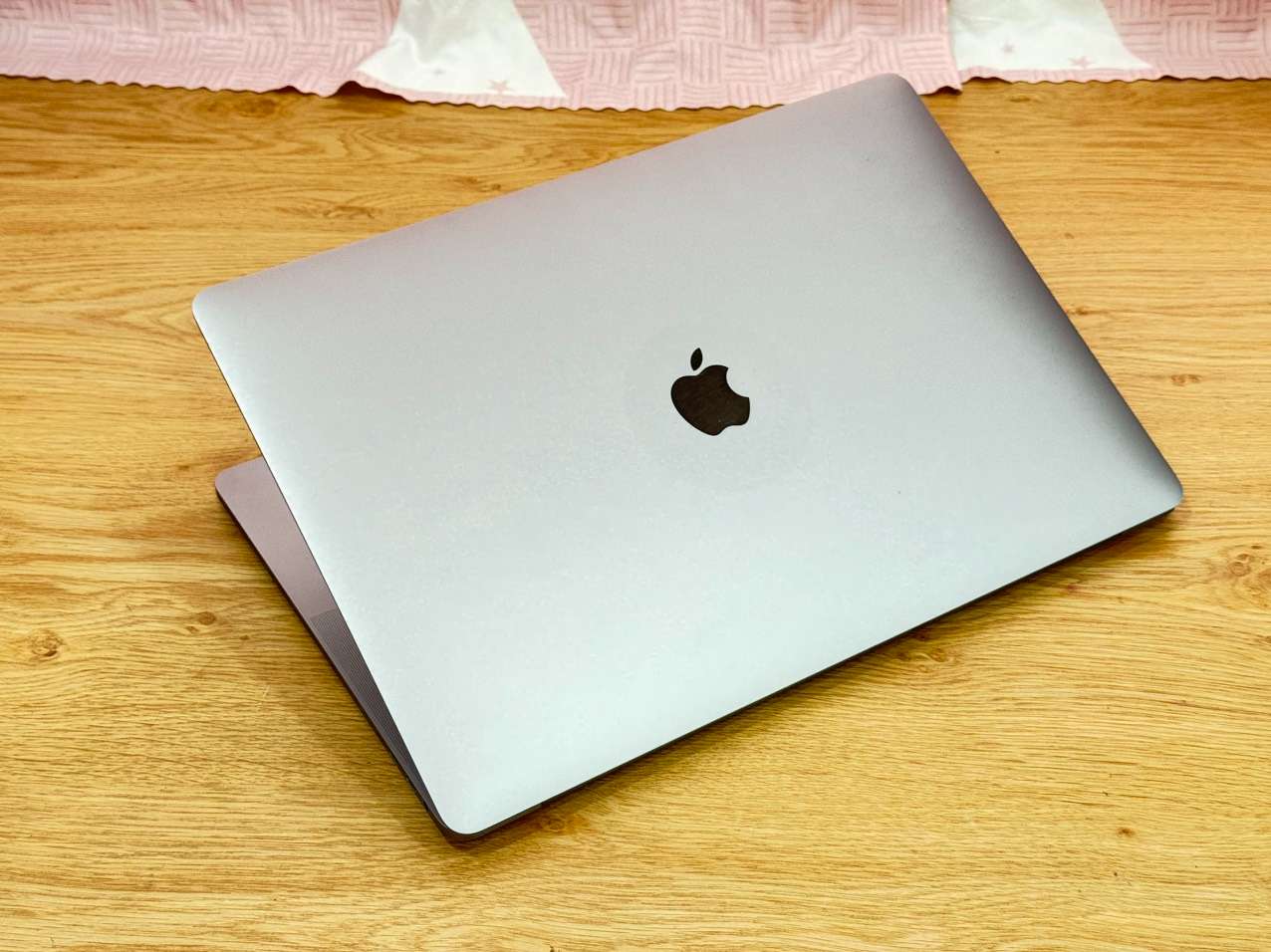 Macbook-pro-15-inch-2018-core-i7-ram-16gb-ssd-500gb-vga-like-new-3