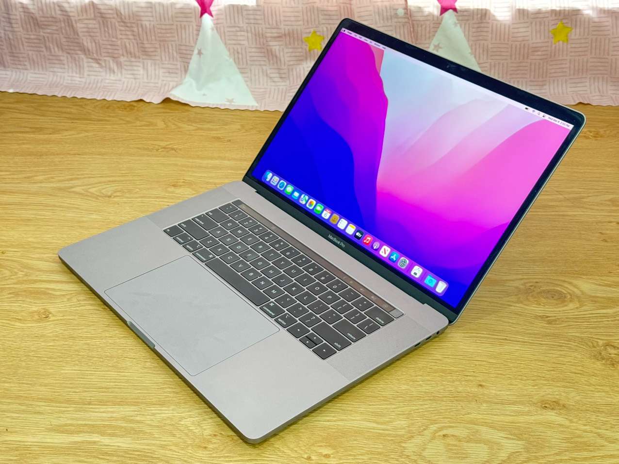 Macbook-pro-15-inch-2018-core-i7-ram-16gb-ssd-500gb-vga-like-new-6