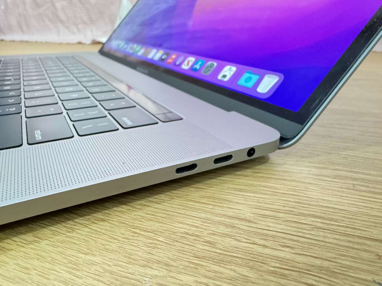 Macbook-pro-15-inch-2018-core-i7-ram-16gb-ssd-500gb-vga-like-new-7