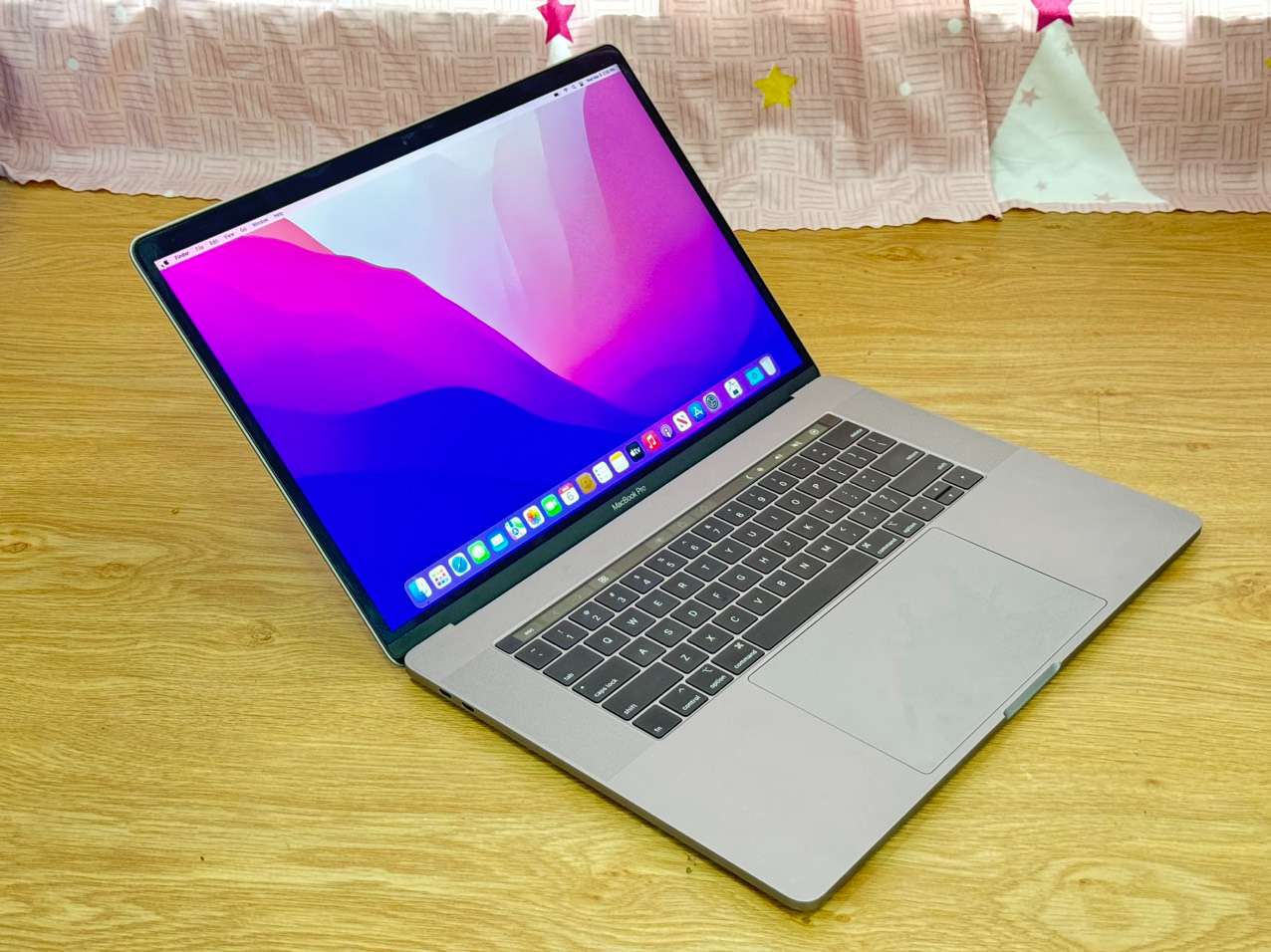 Macbook-pro-15-inch-2018-core-i7-ram-16gb-ssd-500gb-vga-like-new-8