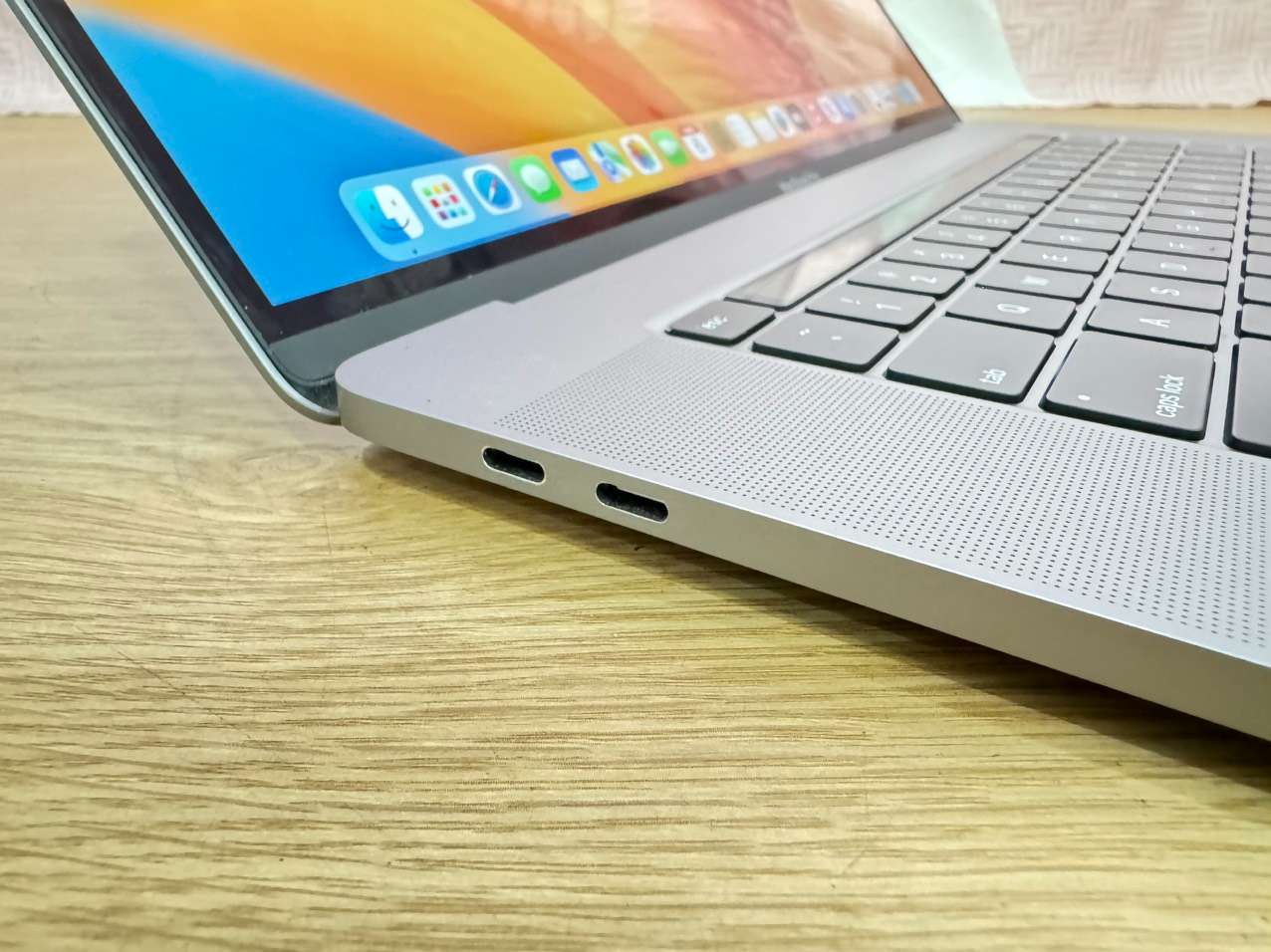 Macbook-pro-16-inch-2019-core-i9-ram-16gb-ssd-1tb-like-new-4