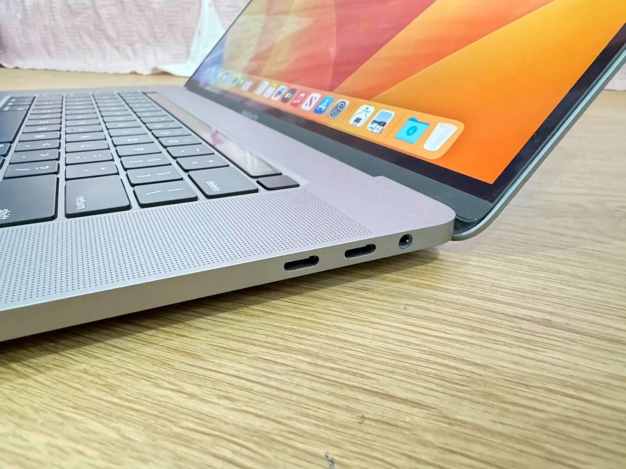 Macbook-pro-16-inch-2019-core-i9-ram-16gb-ssd-1tb-like-new-6