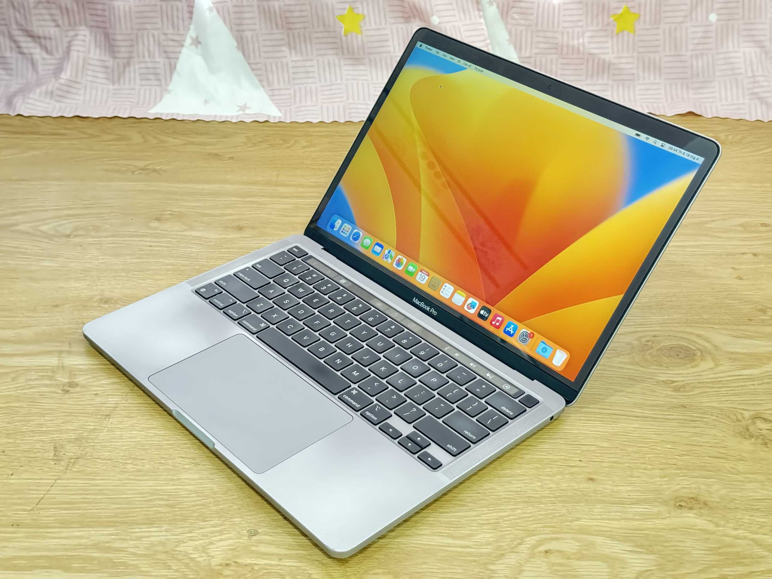 Macbook-pro-2020-m1-ram-8gb-ssd-256gb-13-inch-touch-bar-laptop-xach-tay-usa-laptopthienan