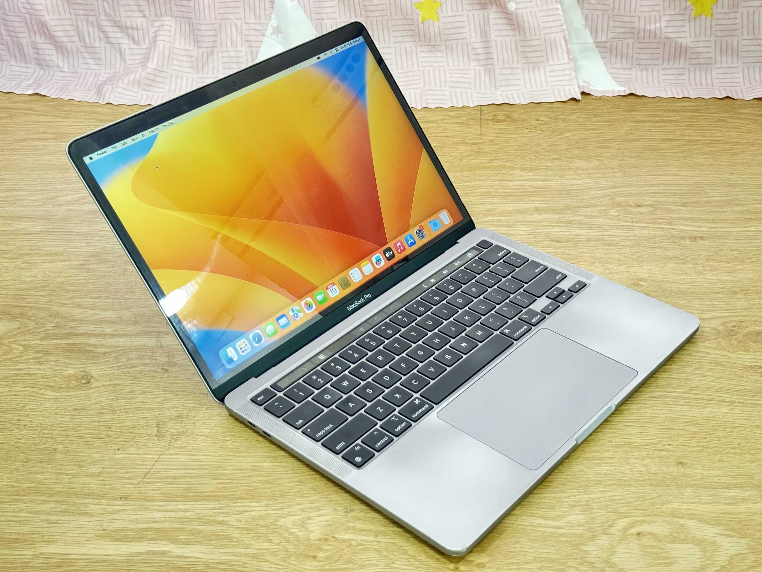 Macbook-pro-2020-m1-ram-8gb-ssd-256gb-13-inch-touch-bar-laptop-xach-tay-usa-laptopthienan