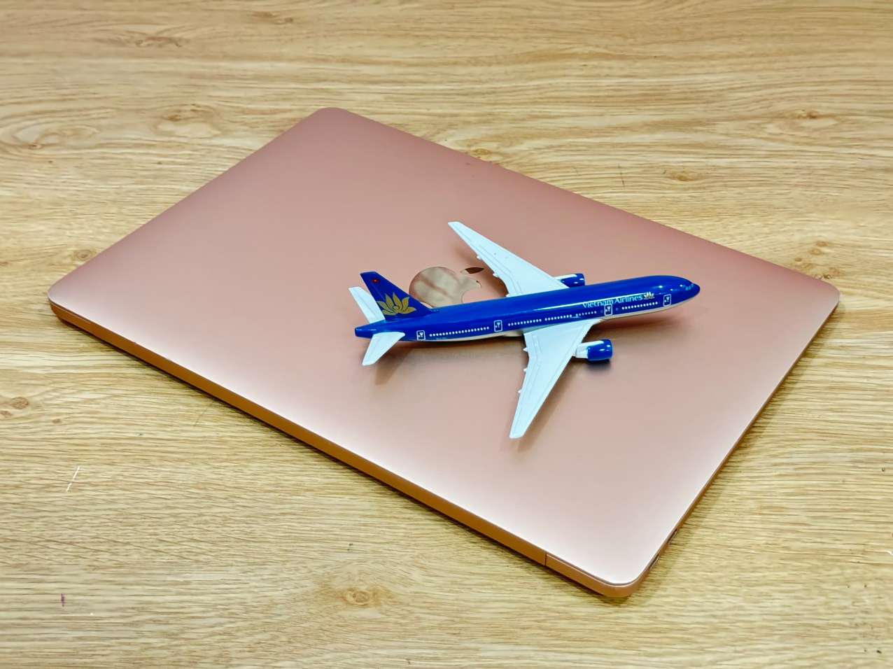 Macbook-air-2019-core-i5-ram-16gb-ssd-256gb-gold-laptop-doanh-nhan-laptopthienan