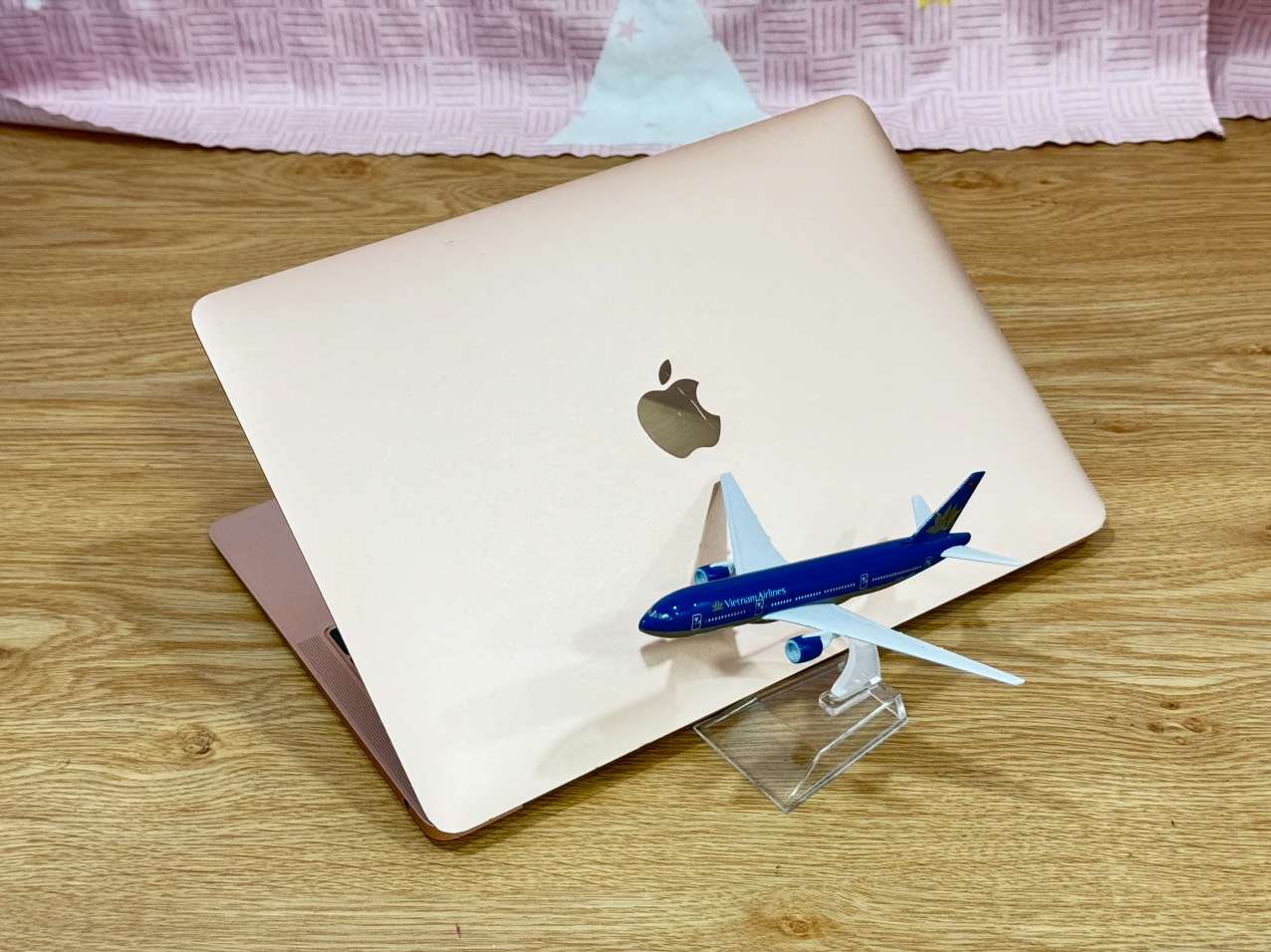 Macbook-air-2019-core-i5-ram-16gb-ssd-256gb-gold-laptop-doanh-nhan-laptopthienan